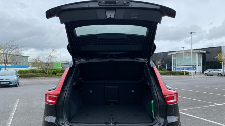 Volvo XC40 2.0 B3P Plus Black Edition 5dr Auto Petrol Estate